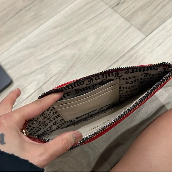 NWT Juicy Couture Red Heart Wristlet - Picture 6 of 8